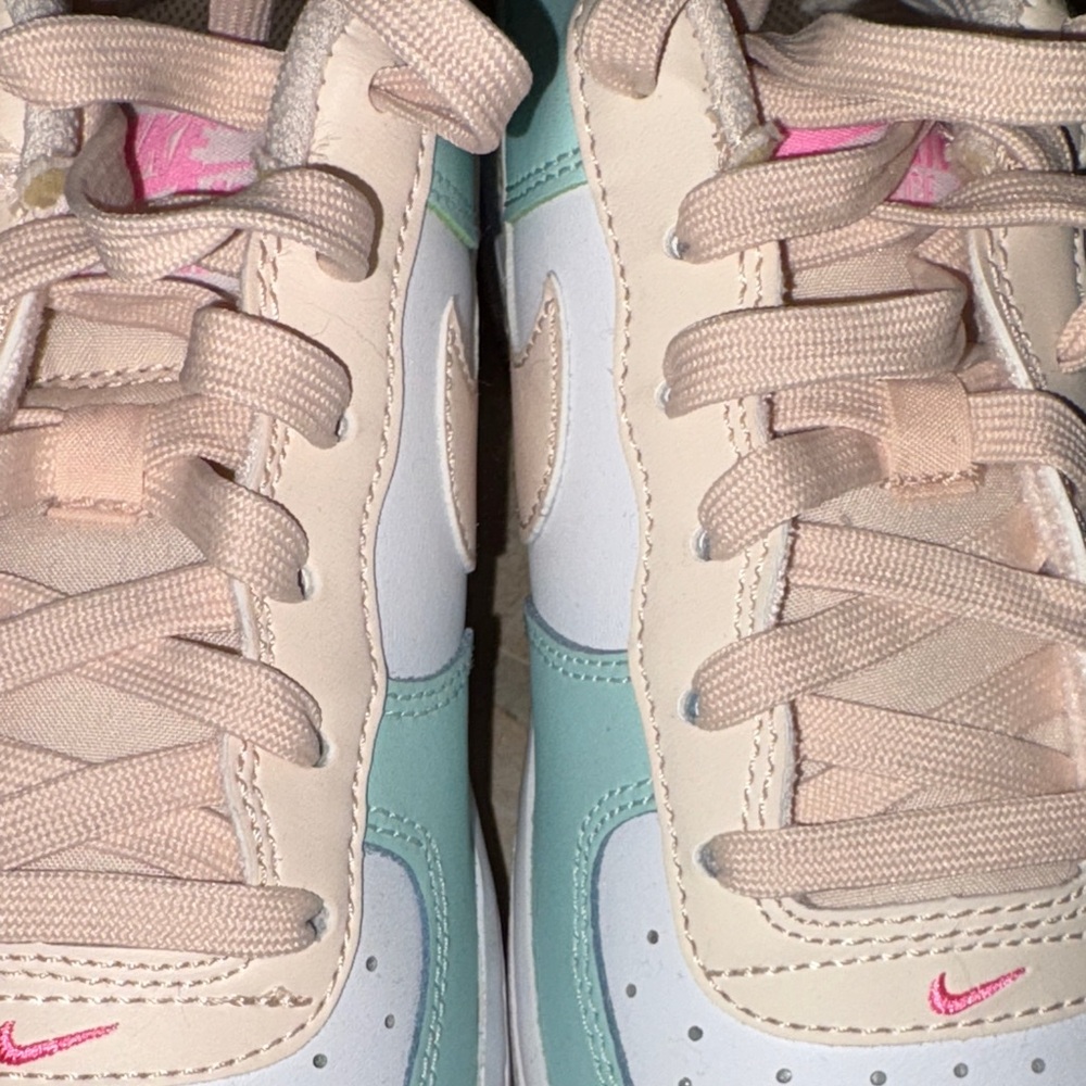 Nike Emerald Guava Ice Nike Boys size 6.5 Sneakers - Picture 9 of 16